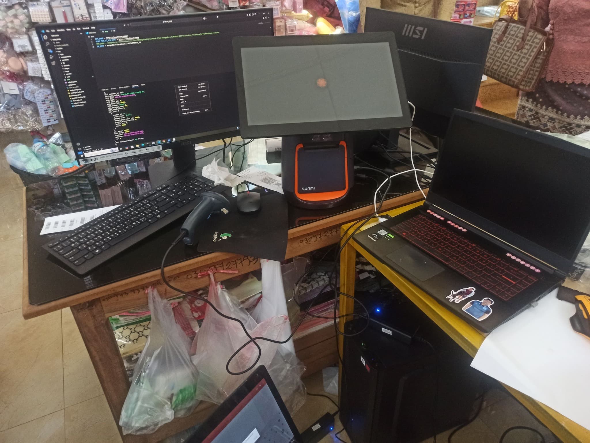 ຮ້ານເຄື່ອງສຳອາງພັດທະນາ POS installation